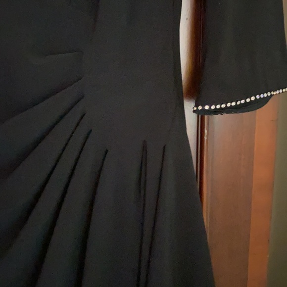 Very Elegant Dress for Many Occasions! - Picture 4 of 5